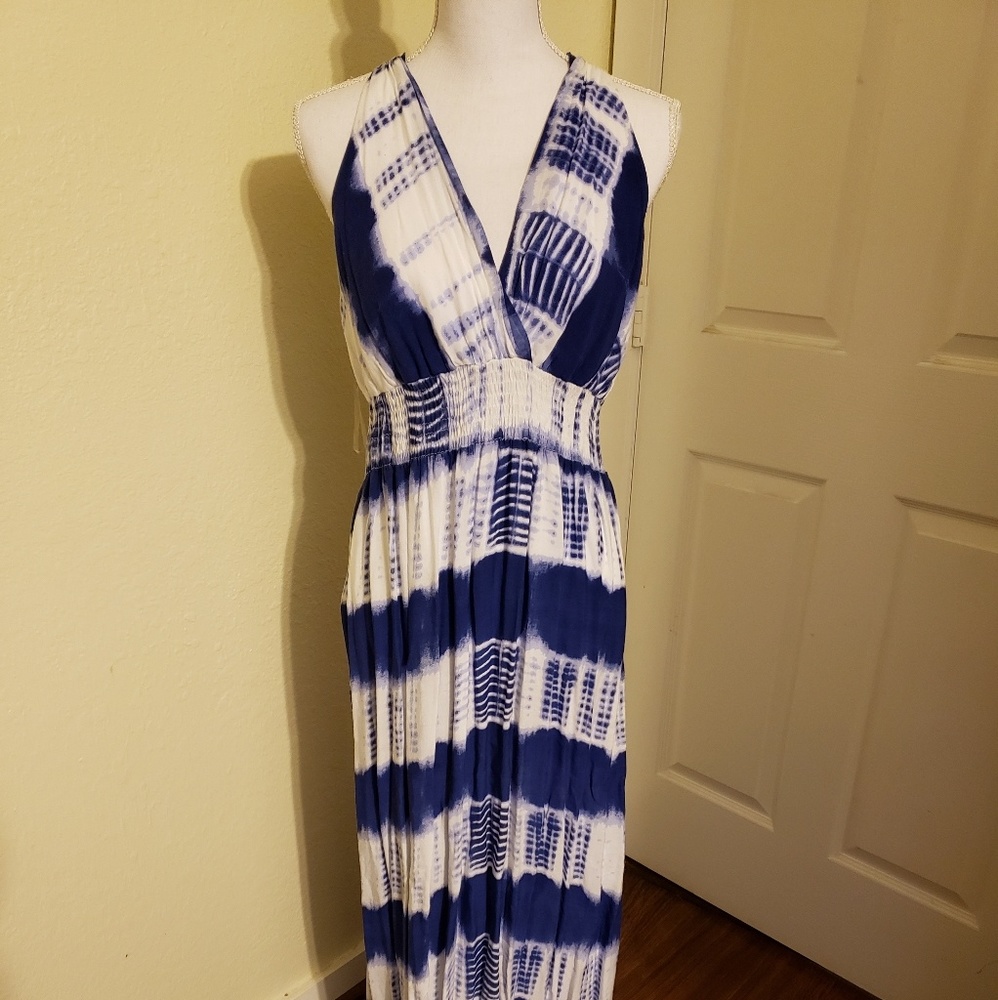 Beautiful maxi dress!